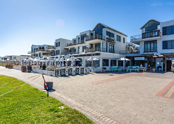 Stylishly Decorated Beachfront Apartment W Inverter, 202 Eden