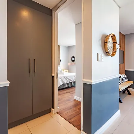 Stylishly Decorated Beachfront Apartment W Inverter, 202 Eden Cape Town Exterior photo
