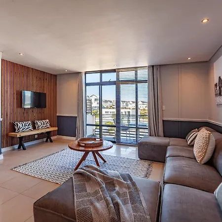 Stylishly Decorated Beachfront Apartment W Inverter, 202 Eden Cape Town Exterior photo