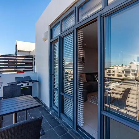 Stylishly Decorated Beachfront Apartment W Inverter, 202 Eden Cape Town Exterior photo