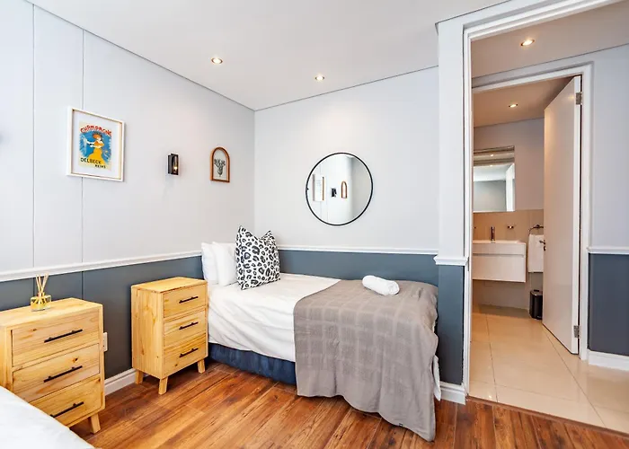 Stylishly Decorated Beachfront Apartment W Inverter, 202 Eden