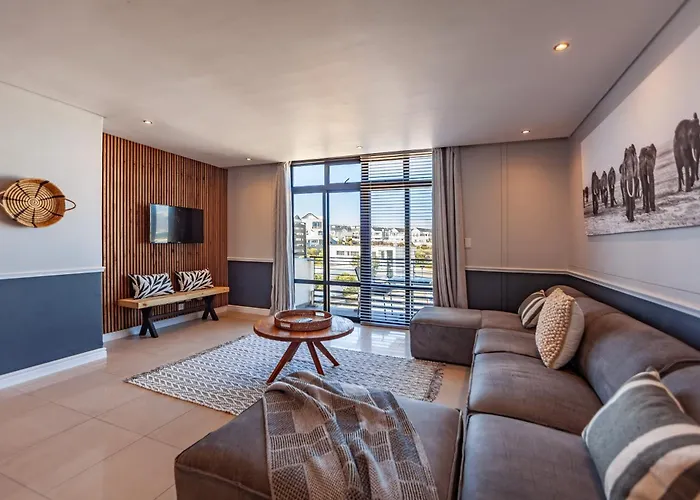 Stylishly Decorated Beachfront Apartment W Inverter, 202 Eden