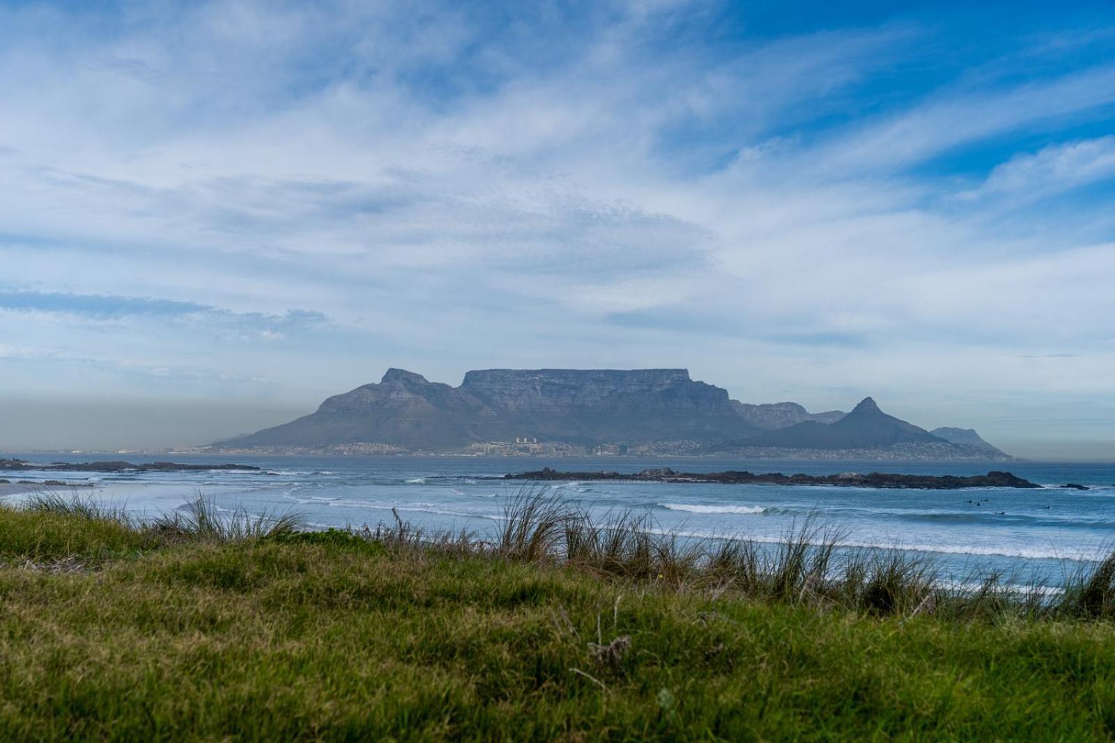 Stylishly Decorated Beachfront W Inverter, 202 Eden Apartment Cape Town