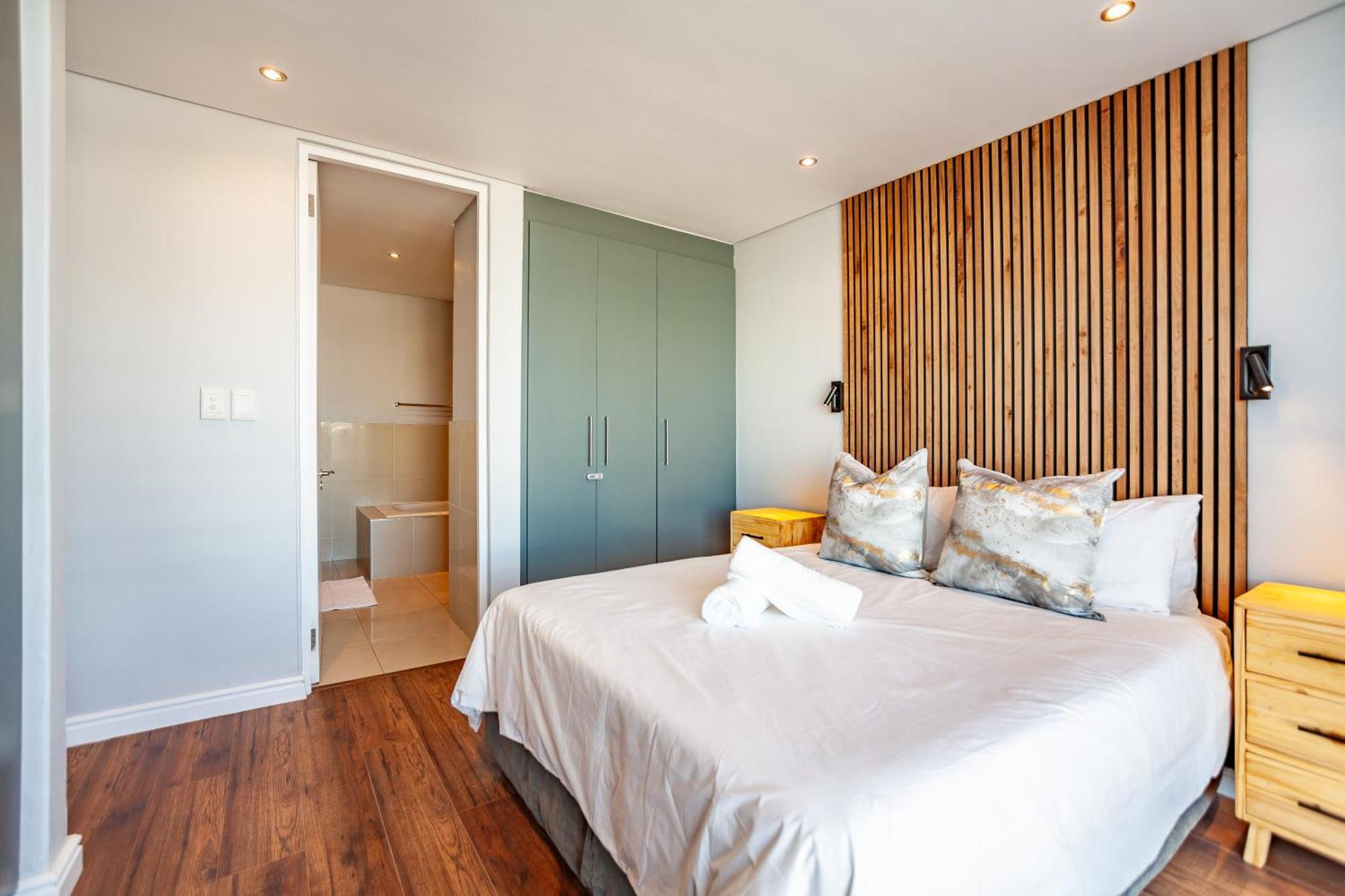 Stylishly Decorated Beachfront W Inverter, 202 Eden Apartment *