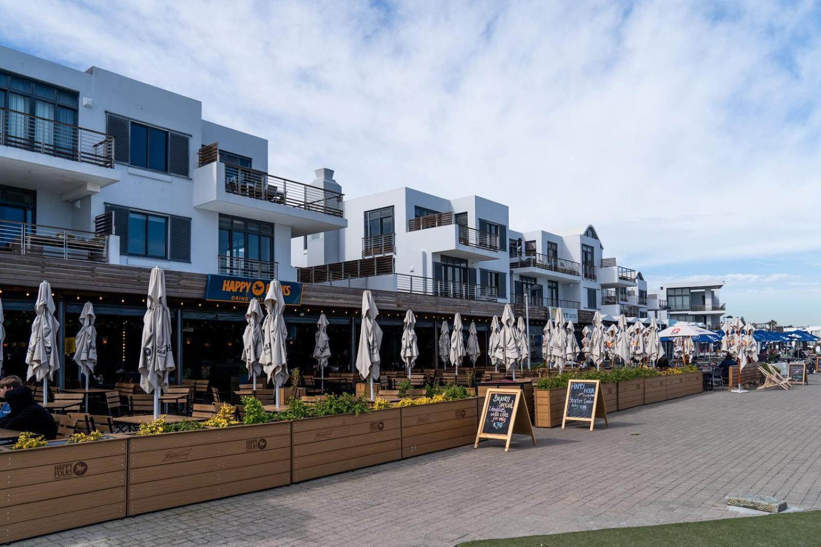 Stylishly Decorated Beachfront W Inverter, 202 Eden Apartment