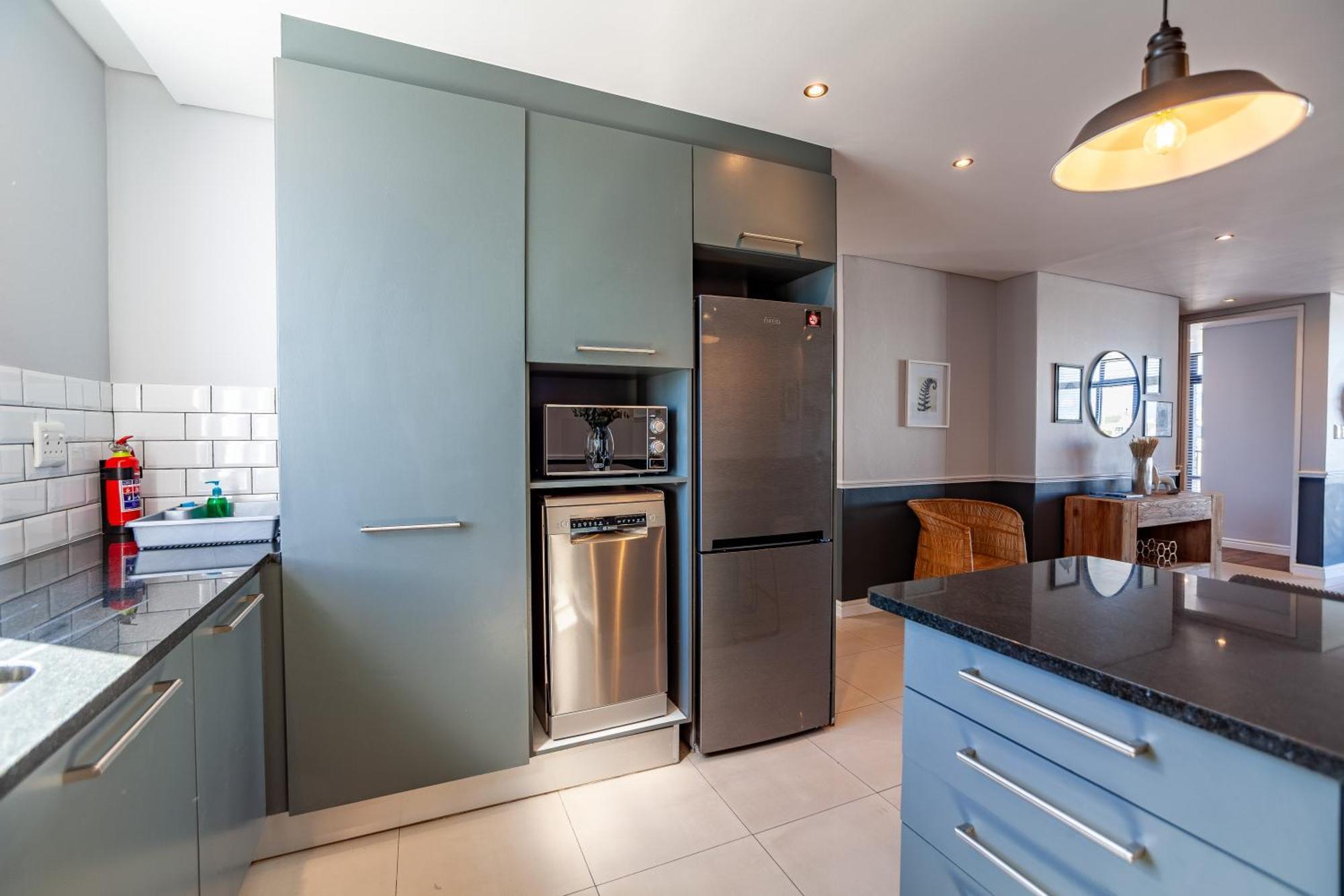 Stylishly Decorated Beachfront W Inverter, 202 Eden Apartment Cape Town
