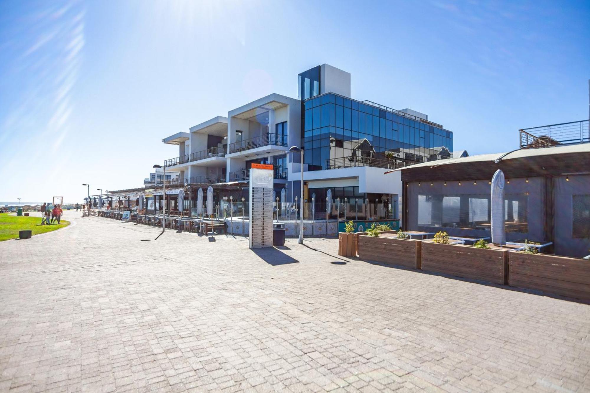 Apartment Stylishly Decorated Beachfront W Inverter, 202 Eden