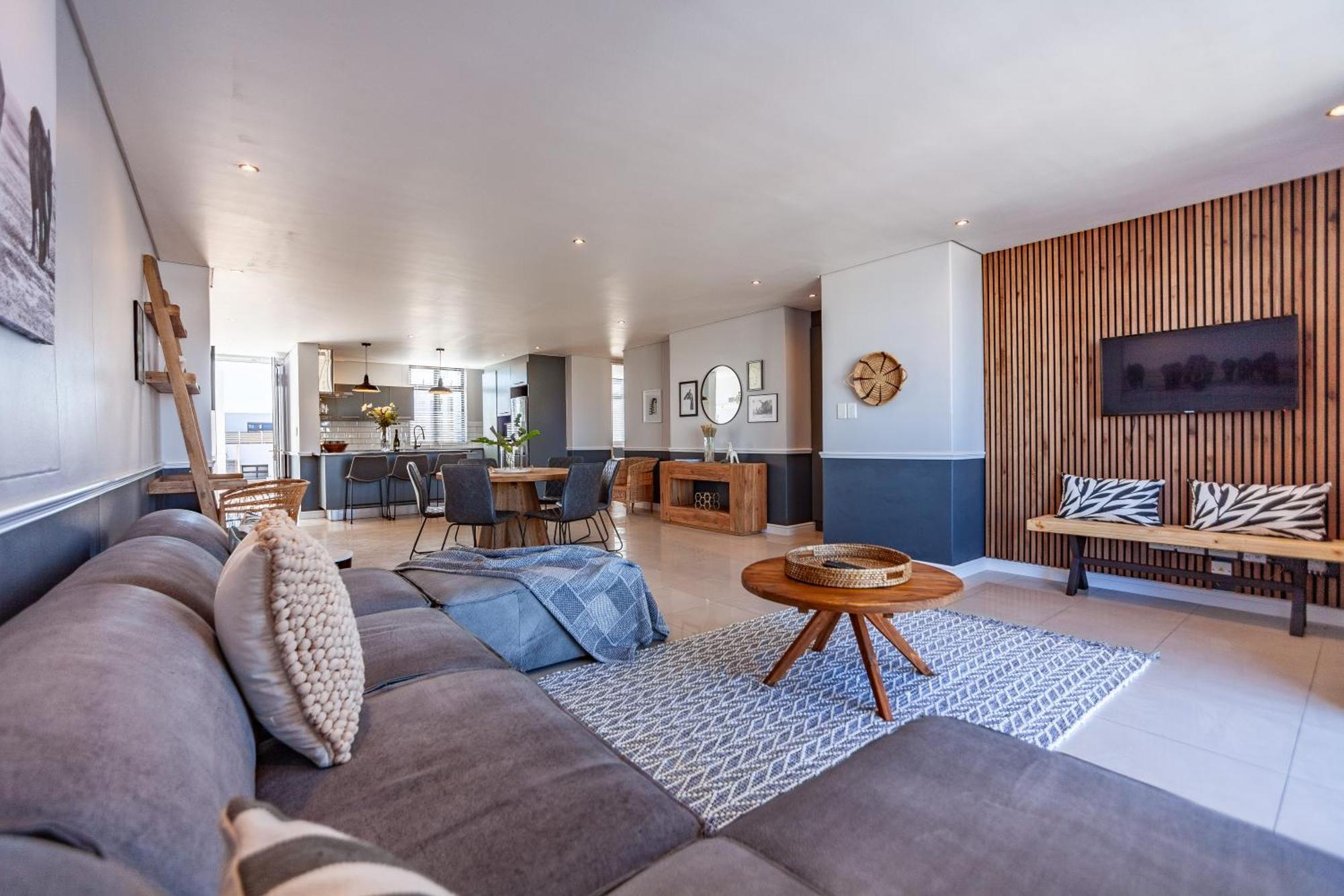 Stylishly Decorated Beachfront W Inverter, 202 Eden Cape Town