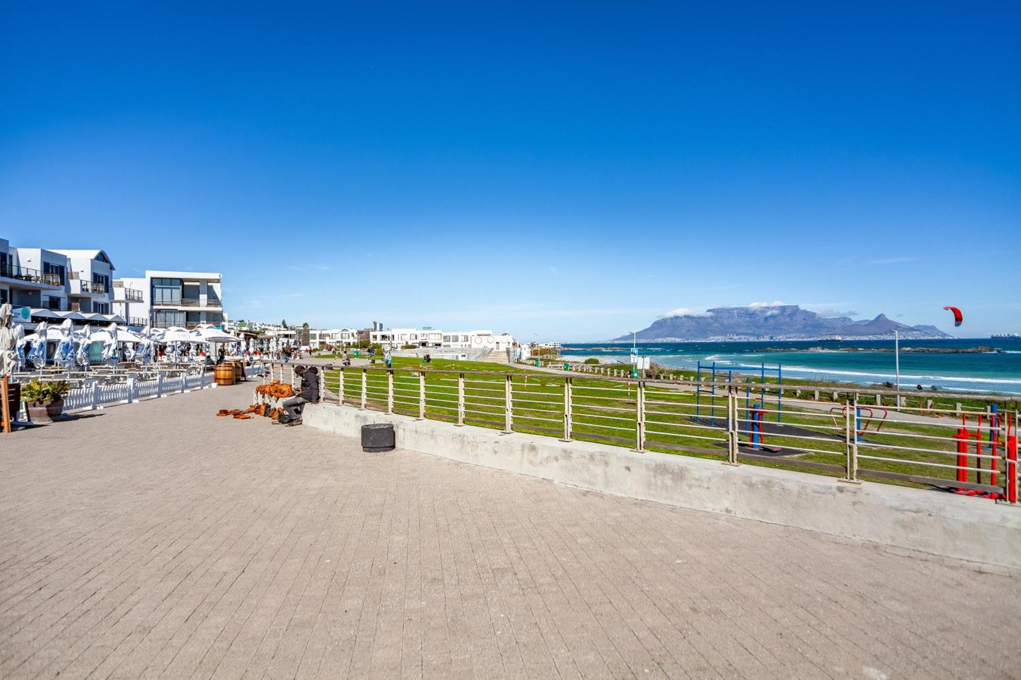 Apartment Stylishly Decorated Beachfront W Inverter, 202 Eden *
