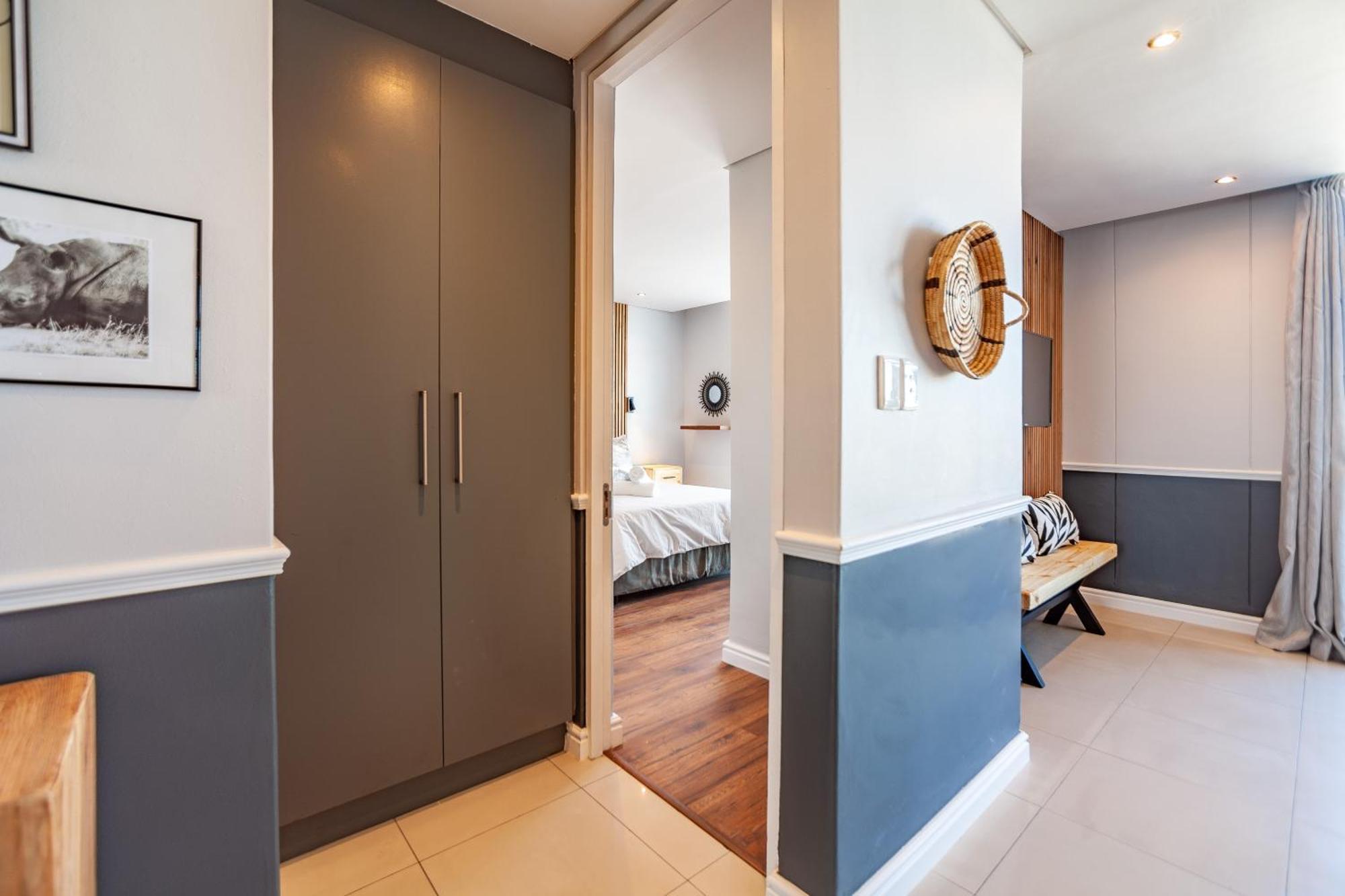 Apartment Stylishly Decorated Beachfront W Inverter, 202 Eden