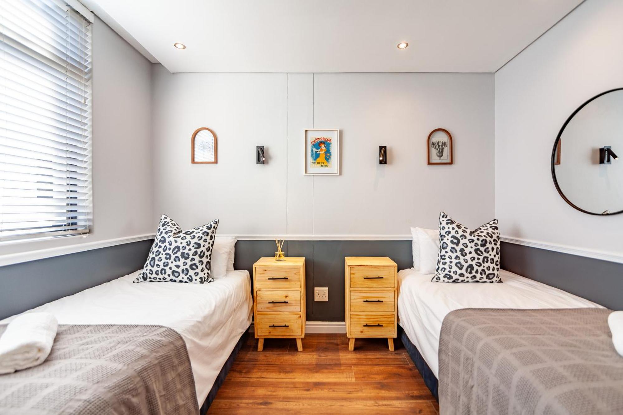 Stylishly Decorated Beachfront W Inverter, 202 Eden * Cape Town